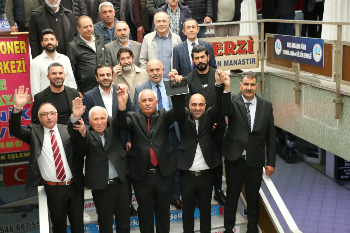 Sakarya Kars Ardahan Iğdır Yardımlaşma ve Kültür Derneği’nde (KAİDER) düzenlenen genel kurulda Asker Bututaki, oyların tamamını alarak başkanlığa seçildi.